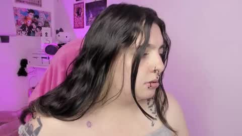 Snapshot of sachi_meow chatting on 10.01.25 Ig online show from 10.01.25