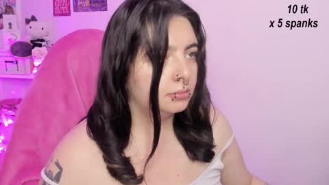 Snapshot of sachi_meow chatting on 10.17.25 Ig online show from 10.17.25