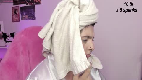 Snapshot of sachi_meow chatting on 10.23.25 Ig online show from 10.23.25