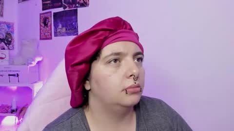 Snapshot of sachi_meow chatting on 11.06.25 Ig online show from 11.06.25