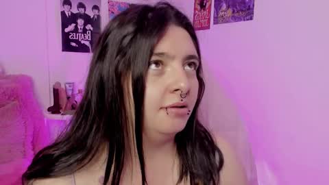 Snapshot of sachi_meow chatting on 11.08.25 Ig online show from 11.08.25