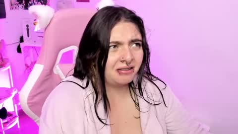 Snapshot of sachi_meow chatting on 11.10.25 Ig online show from 11.10.25