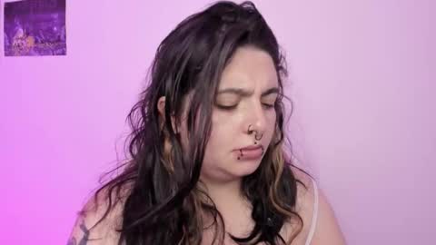 Snapshot of sachi_meow chatting on 11.19.25 Ig online show from 11.19.25