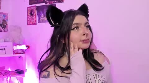 Snapshot of sachi_meow chatting on 11.21.25 Ig online show from 11.21.25