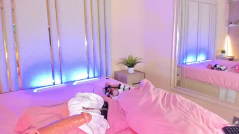 Snapshot of saekohofman chatting on 02.20.25 Mara online show from 02.20.25