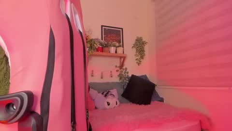 Snapshot of saharayumm chatting on 02.25.25 saharayumm online show from 02.25.25