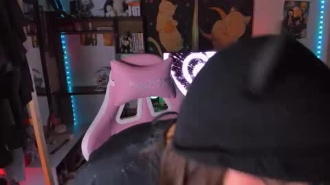 Snapshot of sailorbunnystar chatting on 02.26.25 Rose online show from 02.26.25