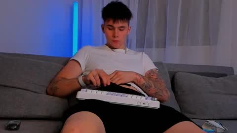 Snapshot of sairyeks chatting on 09.11.25 Roby online show from 09.11.25