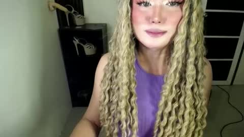 Snapshot of salumisabato69 chatting on 10.28.25 anasthasia online show from 10.28.25