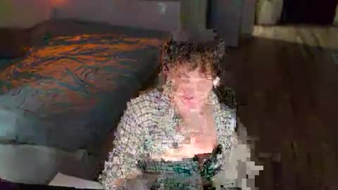 Snapshot of sam_garcia_ chatting on 10.26.25 sunhine online show from 10.26.25