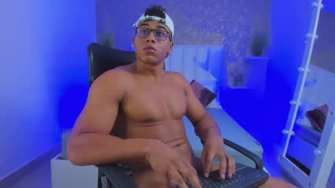 Snapshot of sam_rouge chatting on 02.19.25 sam_rouge online show from 02.19.25