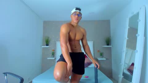 Snapshot of sam_rouge chatting on 02.23.25 sam_rouge online show from 02.23.25