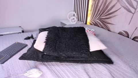 Snapshot of samaantha_white_ chatting on 02.06.25 Samaantha online show from 02.06.25