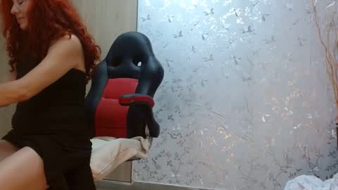 Snapshot of samanta_brownn_ chatting on 02.04.25 samanta online show from 02.04.25