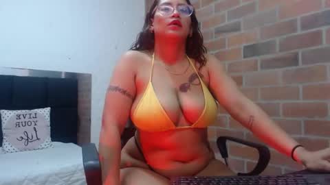 Snapshot of samantha__karolstone chatting on 10.15.25 SAMANTHA online show from 10.15.25