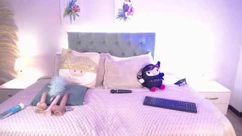 Snapshot of samantha_spike chatting on 12.01.25 Samantha online show from 12.01.25