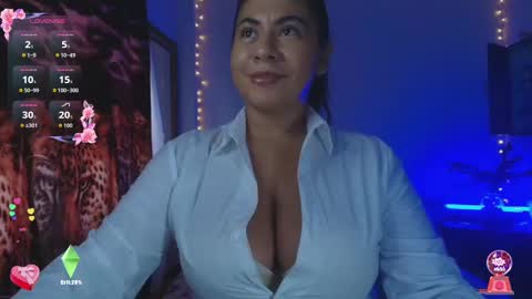 Snapshot of samanthahut1 chatting on 10.04.25 samanthahut1 online show from 10.04.25
