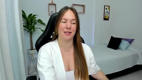 Snapshot of samanthaleon chatting on 03.01.25 Samantha samy online show from 03.01.25