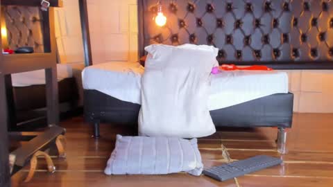 Alejandra  online show from 01.25.25