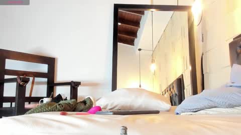 Alejandra  online show from 11.30.25