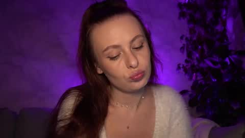 Snapshot of samanthavixen chatting on 11.04.25 Goddess Samantha Vixen online show from 11.04.25