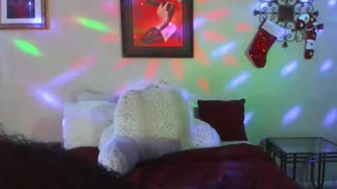 Snapshot of samatha1998 chatting on 12.30.24 Yaya online show from 12.30.24
