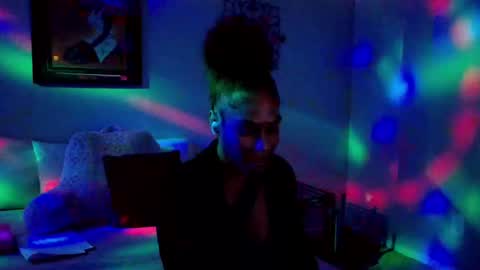 Snapshot of samatha1998 chatting on 02.19.25 Yaya online show from 02.19.25