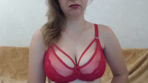Snapshot of samiliya chatting on 09.15.25 samiliya online show from 09.15.25