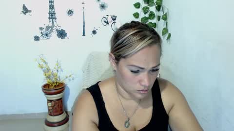 Snapshot of samira_lennox chatting on 01.20.25 SAMIRA online show from 01.20.25