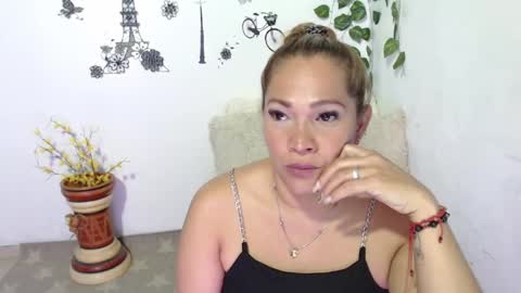 Snapshot of samira_lennox chatting on 02.06.25 SAMIRA online show from 02.06.25