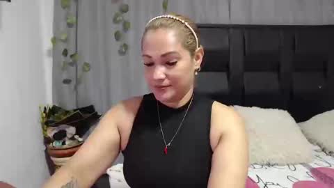 Snapshot of samira_lennox chatting on 09.20.25 SAMIRA online show from 09.20.25