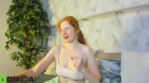 Snapshot of sandra__wilson chatting on 10.14.25 Sandra online show from 10.14.25