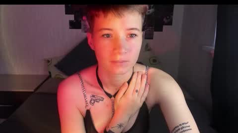 Snapshot of sandraa_a chatting on 10.11.25 sandraa_a online show from 10.11.25