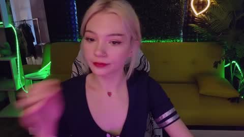 Snapshot of sandraboyl chatting on 01.31.25 Sandy online show from 01.31.25