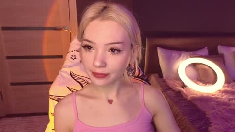 Snapshot of sandraboyl chatting on 02.04.25 Sandy online show from 02.04.25