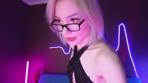 Snapshot of sandraboyl chatting on 02.09.25 Sandy online show from 02.09.25