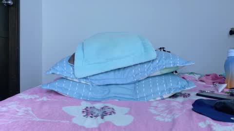 Snapshot of sandylau_ chatting on 11.12.25 sandy online show from 11.12.25