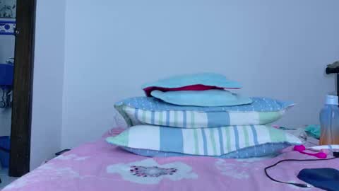 Snapshot of sandylau_ chatting on 11.20.25 sandy online show from 11.20.25