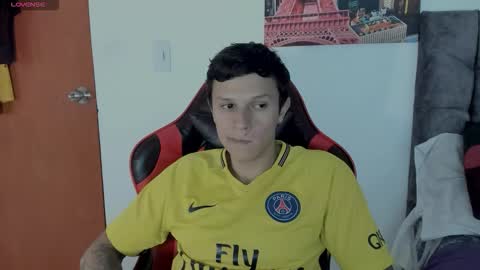 Snapshot of santi_alpha chatting on 09.28.25 Santi online show from 09.28.25