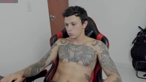 Snapshot of santi_alpha chatting on 10.02.25 Santi online show from 10.02.25