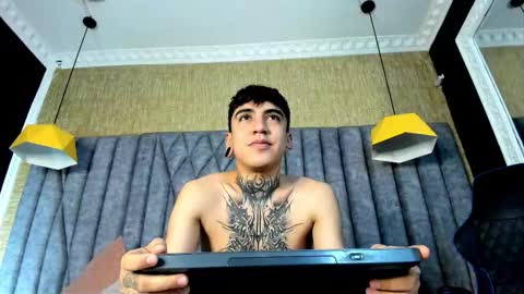 Snapshot of santiabader chatting on 10.21.25 SantiAbader online show from 10.21.25
