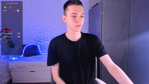 Snapshot of santiago__perez chatting on 11.28.25 santiago__perez online show from 11.28.25