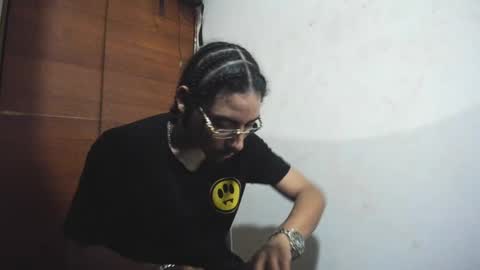 Snapshot of santiagoxxxtreme_ chatting on 12.27.24 Santiago online show from 12.27.24