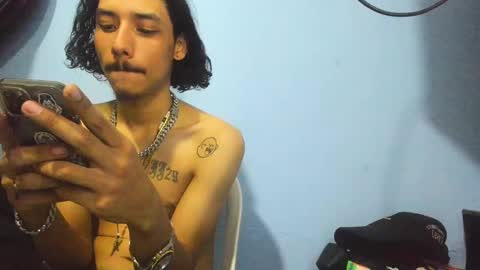 Snapshot of santiagoxxxtreme_ chatting on 01.11.25 Santiago online show from 01.11.25