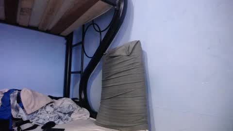 Snapshot of santiagoxxxtreme_ chatting on 02.10.25 Santiago online show from 02.10.25