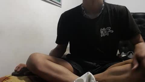 Snapshot of santiagoxxxtreme_ chatting on 10.01.25 Santiago online show from 10.01.25