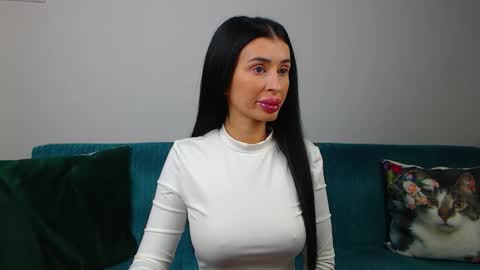 Snapshot of sara_daisy chatting on 10.04.25 Im Sara I am happy to be here online show from 10.04.25