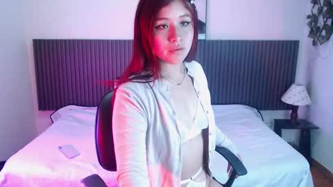 Snapshot of sara_guerreiro chatting on 12.01.25 sara_guerreiro online show from 12.01.25