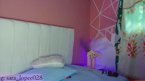 Snapshot of sara_lopee1 chatting on 02.23.25 sara_lopee1 online show from 02.23.25