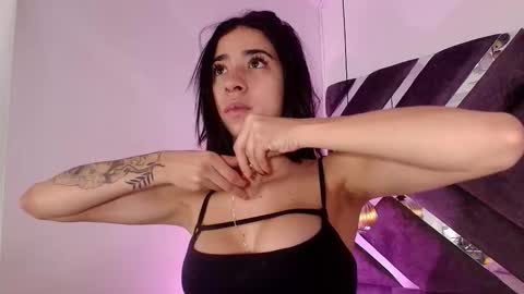Snapshot of sara_lopee1 chatting on 10.21.25 sara_lopee1 online show from 10.21.25